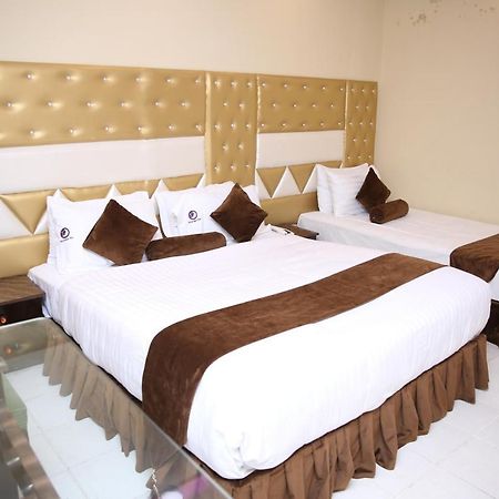 Premier Inn Davis Road Lahore Luaran gambar
