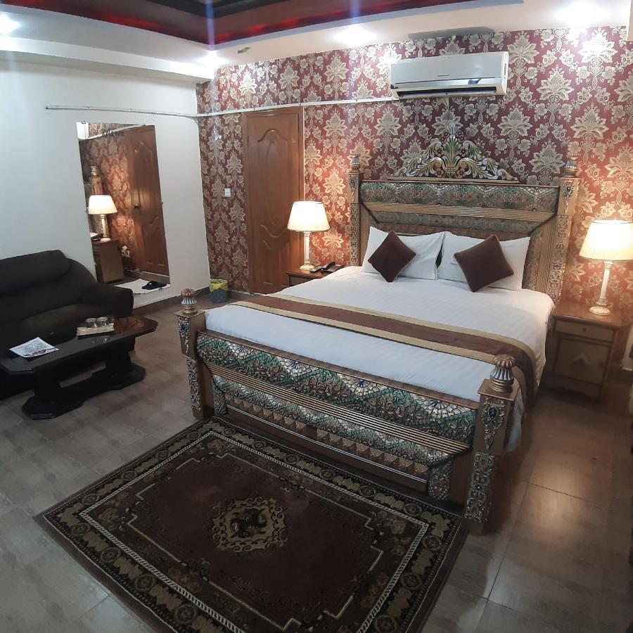 Premier Inn Davis Road Lahore Luaran gambar