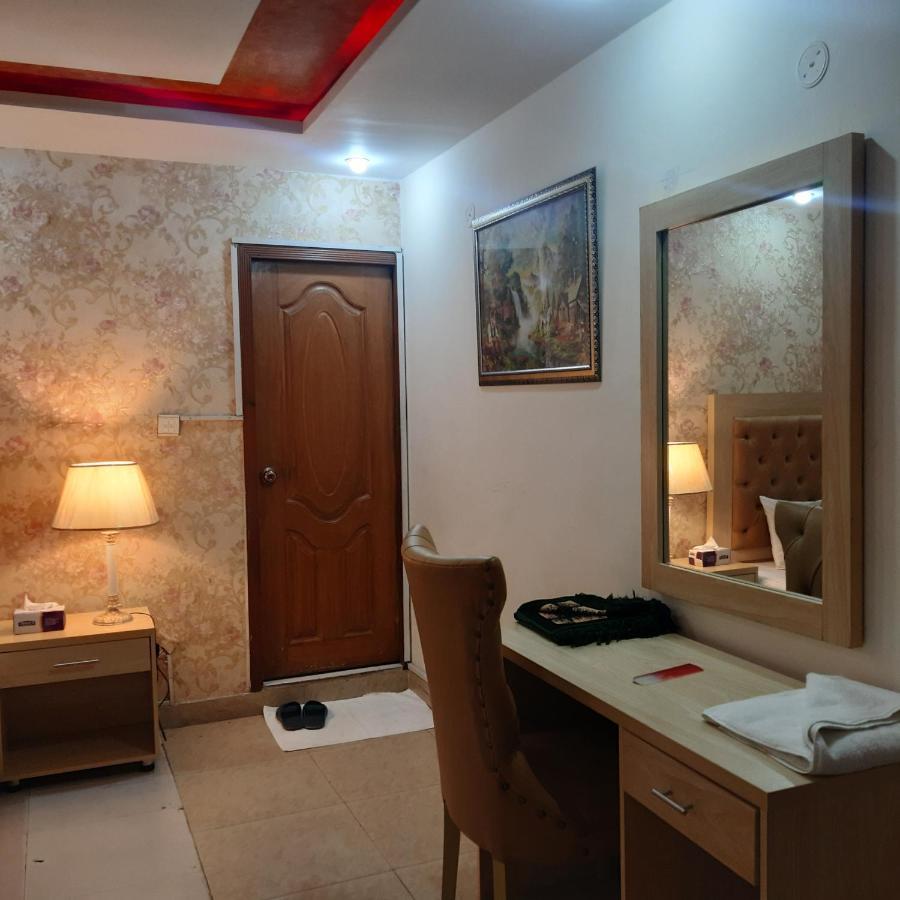 Premier Inn Davis Road Lahore Luaran gambar