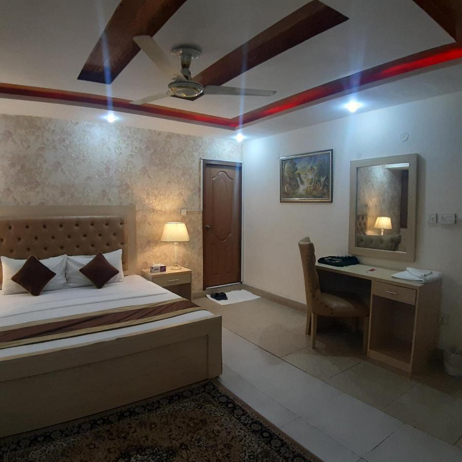 Premier Inn Davis Road Lahore Luaran gambar