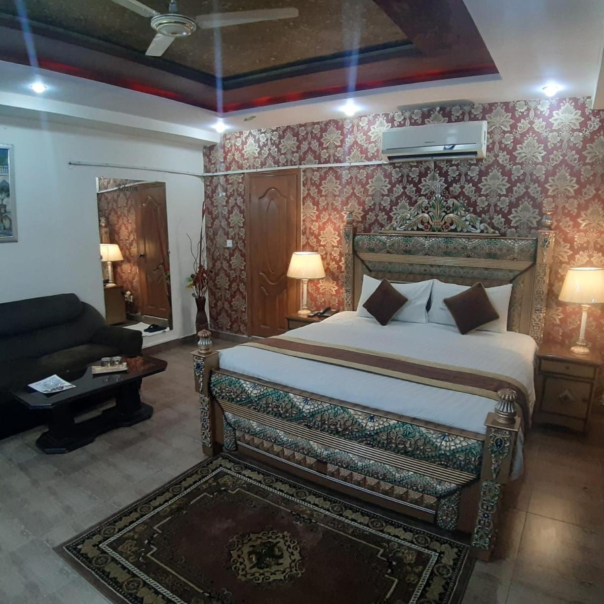 Premier Inn Davis Road Lahore Luaran gambar
