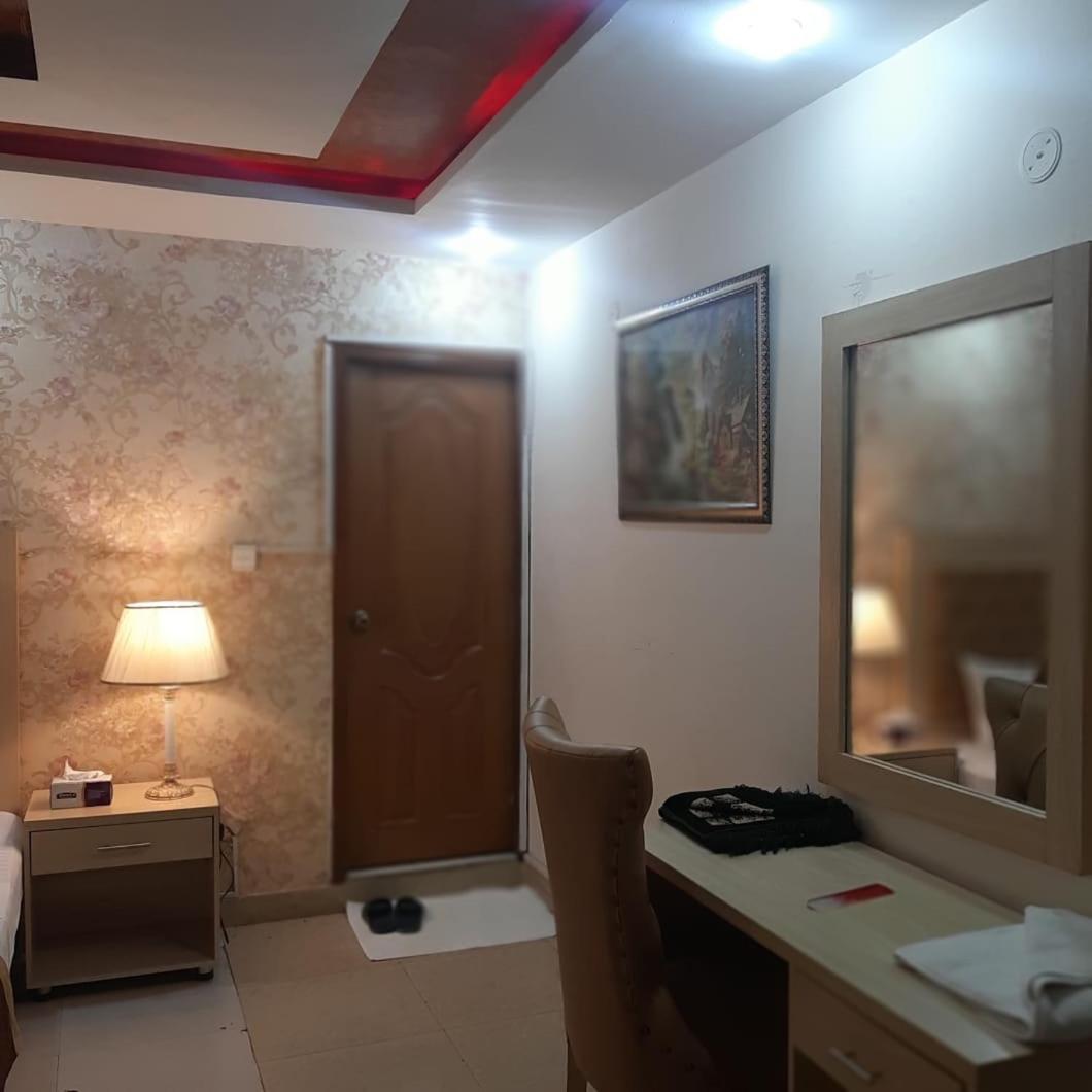 Premier Inn Davis Road Lahore Luaran gambar