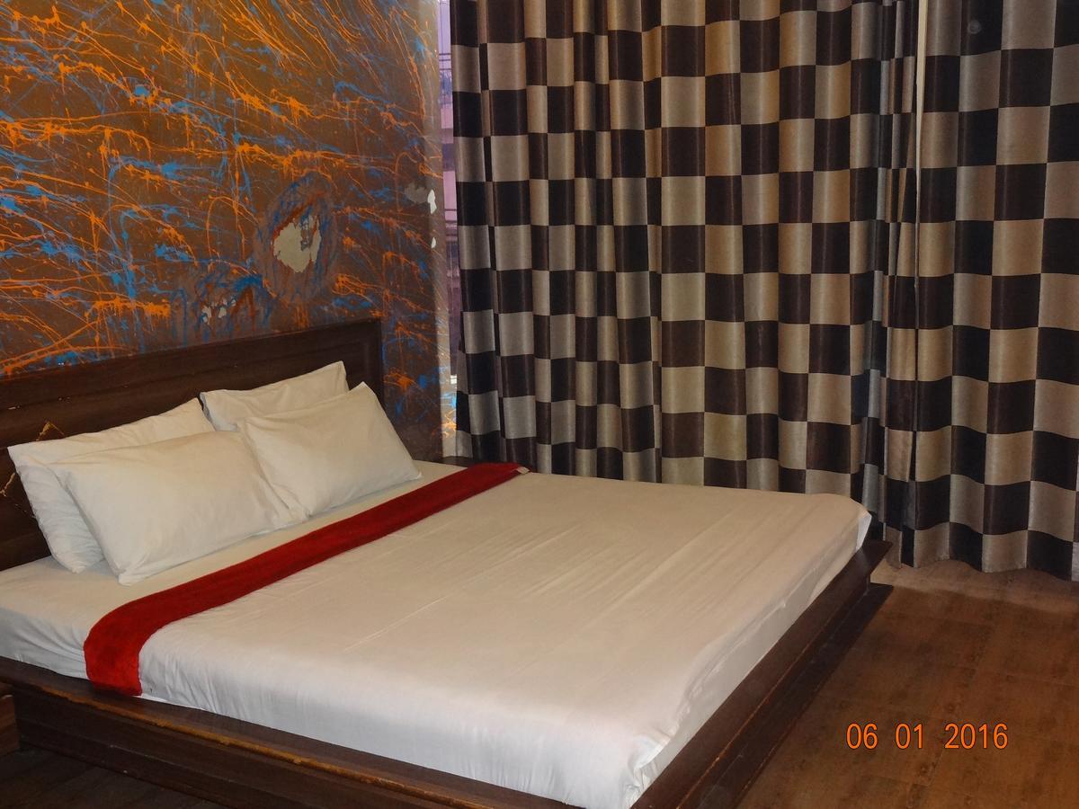 Premier Inn Davis Road Lahore Luaran gambar
