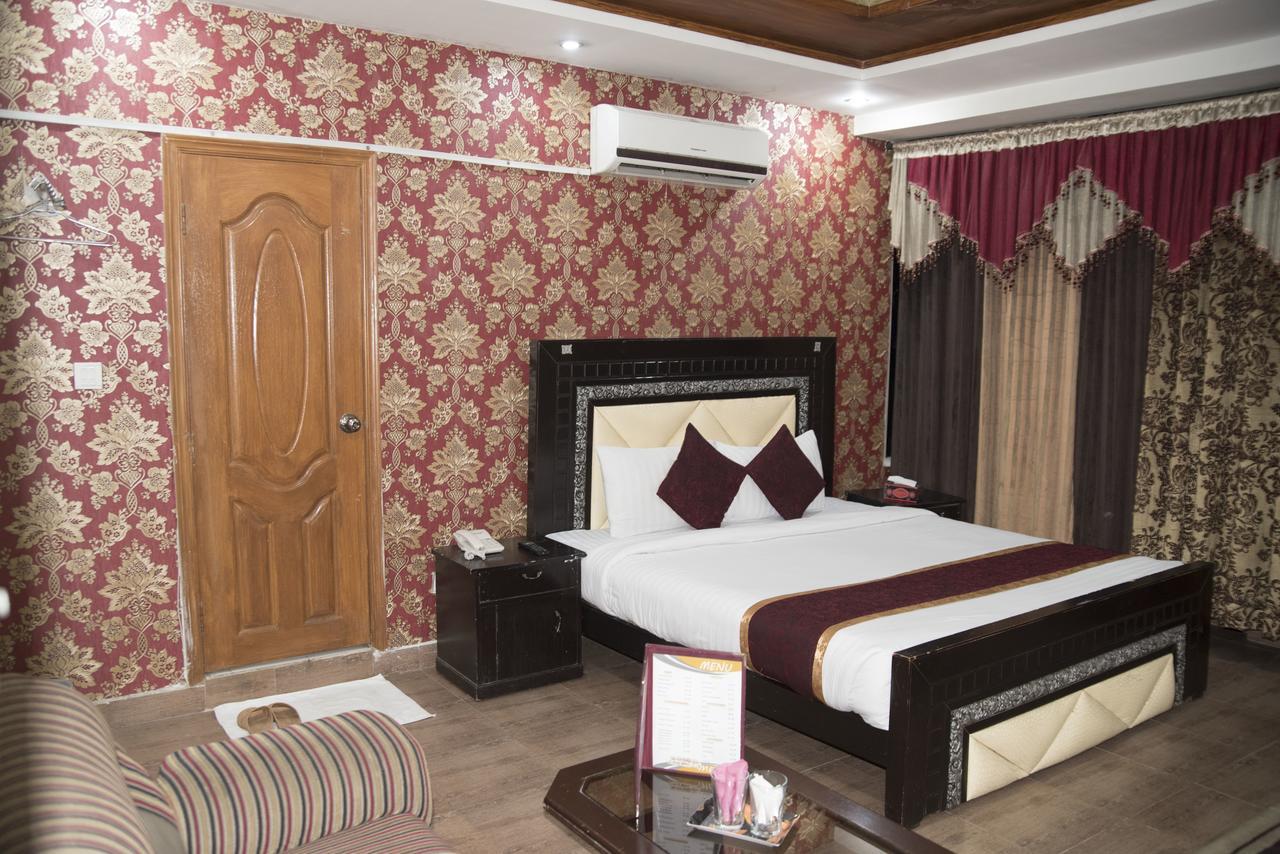Premier Inn Davis Road Lahore Luaran gambar
