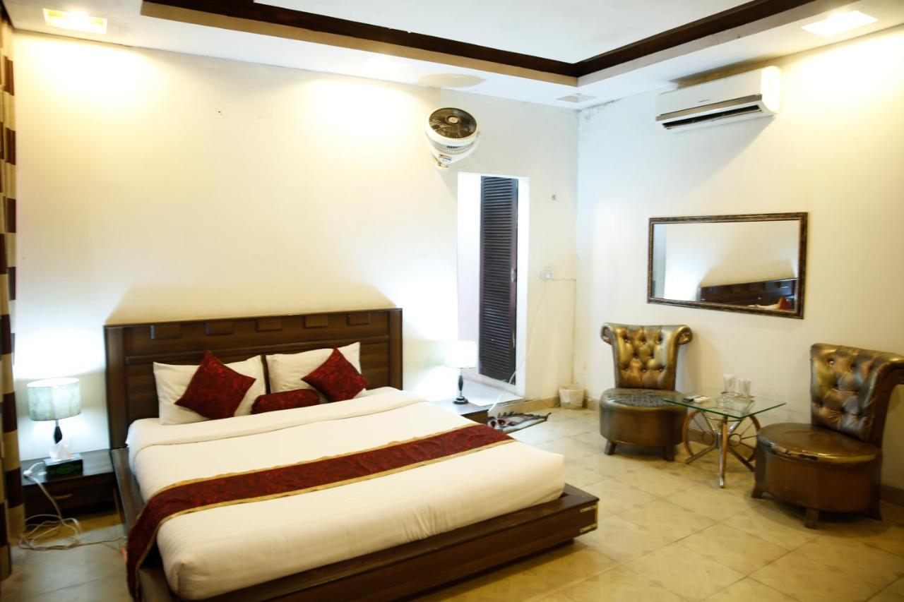 Premier Inn Davis Road Lahore Luaran gambar